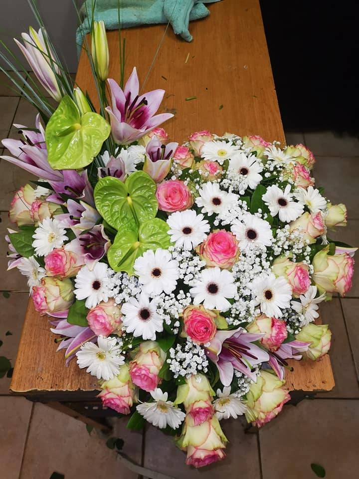 coussin de fleurs funéraire